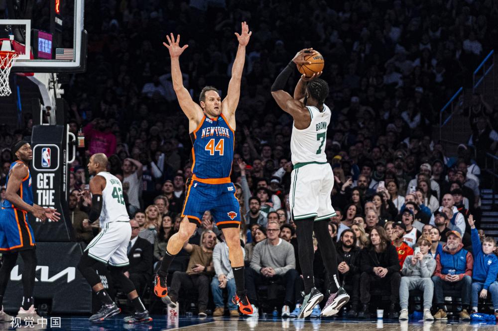 凭借顽强的 凭借顽强的